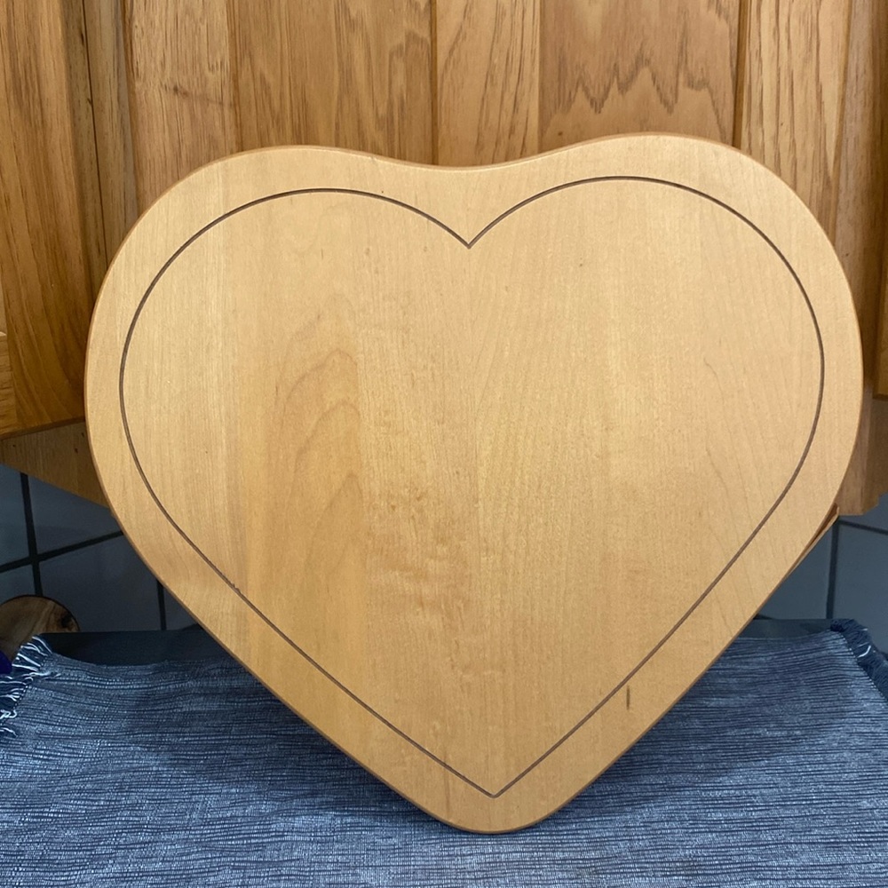 Longaberger 1999 Large Sweetheart Hostess Basket w/2 Protectors and Wood lid